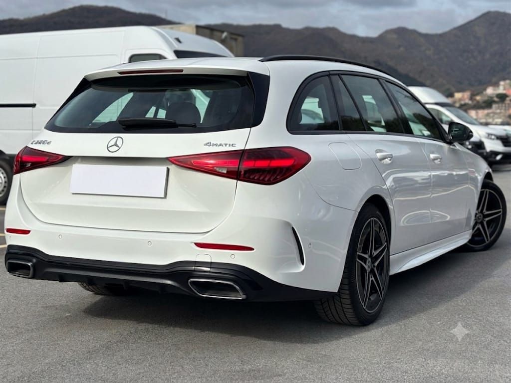 Mercedes-Benz C-Class gallery image
